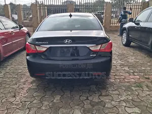 Hyundai Sonata SE 2.0T Sedan FWD (2.0L 4cyl 6A) 2013 Black