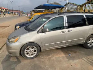 Toyota Sienna 2005 Silver