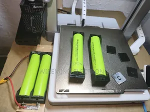 Battery Holder for 33140 and 21700 Lithium Cells for Charging