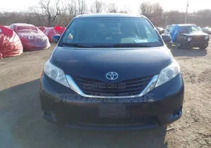 Toyota Sienna 2015 Black
