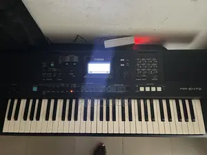 Yamaha PSR E473