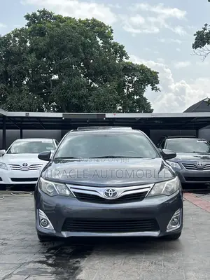 Toyota Camry XLE 4dr Sedan (2.5L 4cyl 6A) 2013 Gray
