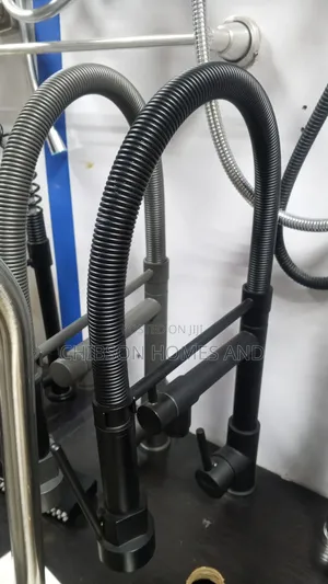 : Matte Black Pull-Out Spring Kitchen Mixer Tap