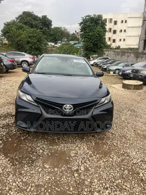 Toyota Camry SE 2021 Gray