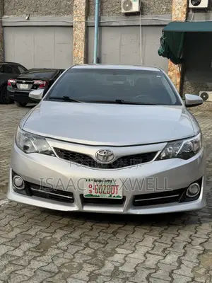 Toyota Camry SE 4dr Sedan (2.5L 4cyl 6A) 2013 Silver