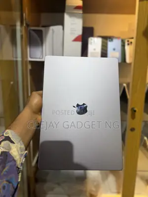 Laptop Apple MacBook Pro 2021 M1 Max 64GB Apple M1 Max SSD 1T