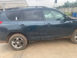 Toyota RAV4 2010 Green