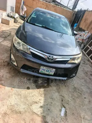 Toyota Camry XLE 4dr Sedan (2.5L 4cyl 6A) 2013 Gray