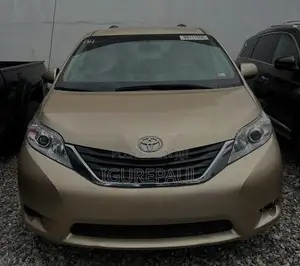 Toyota Sienna SE 8-Passenger 4dr Minivan (3.5L 6cyl 6A) 2014 Gold
