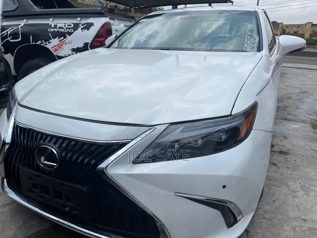 Lexus ES 2013 White