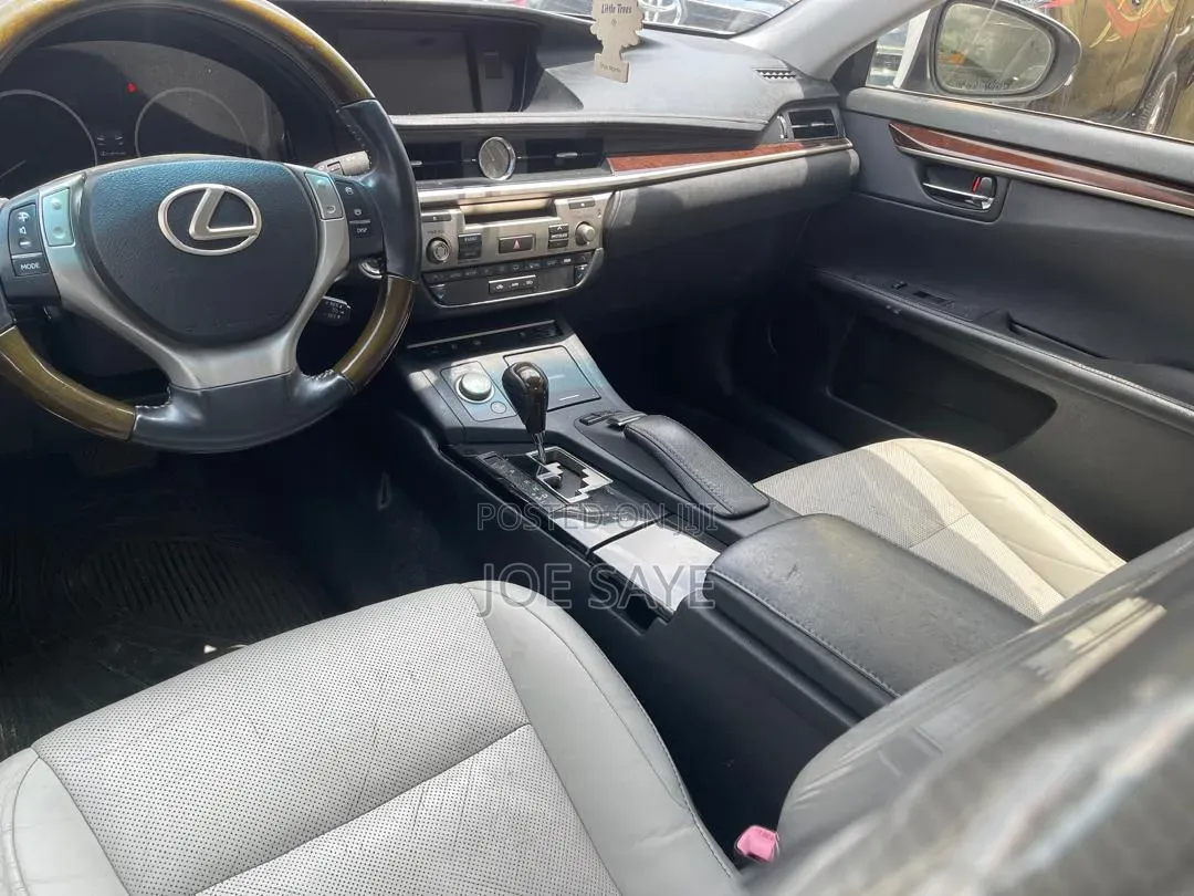 Lexus ES 2013 White