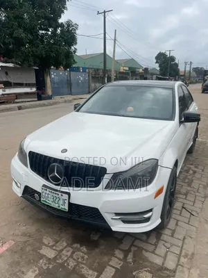 Mercedes-Benz C300 Sport 4Matic Sedan AWD (3.0L 6cyl 7A) 2010 White