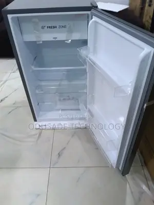 HISENSE REF093DR Mini Refrigerator