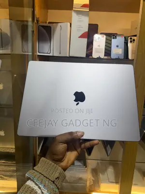 Laptop Apple MacBook Pro 2021 M1 Max 64GB Apple M1 Max SSD 1T