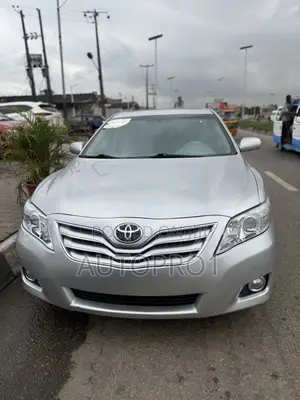 Toyota Camry XLE V6 4dr Sedan (3.5L 6cyl 6AM) 2010 Silver