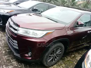 Toyota Highlander XLE 4x2 V6 (3.5L 6cyl 8A) 2018 Red