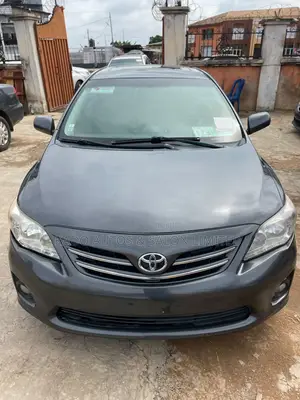 Toyota Corolla LE 4dr Sedan (1.8L 4cyl 4A) 2013 Gray