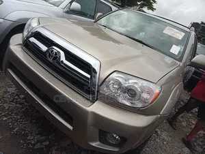 Toyota 4-Runner 2005 Gold