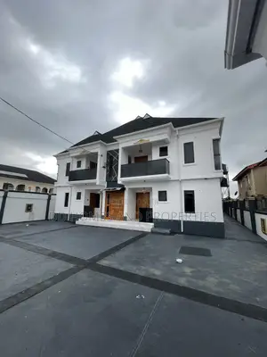 2bdrm Block of Flats in Southern Estate, Lakowe for rent