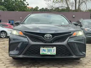 Toyota Camry SE FWD (2.5L 4cyl 8AM) 2018 Black