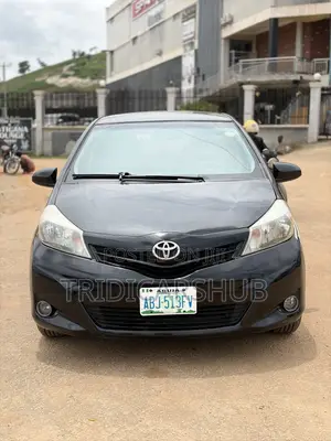 Toyota Yaris LE Hatchback 5dr 2014 Black