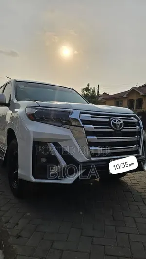 Toyota Land Cruiser Prado 2010 White