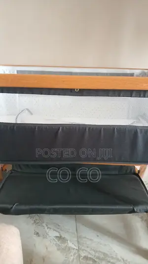 Gently Used 2-in-1 Baby Bedside Bassinet / Co-Sleeper With Mosquito Ne