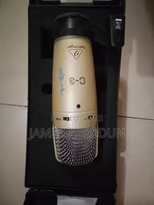 Behringer C3