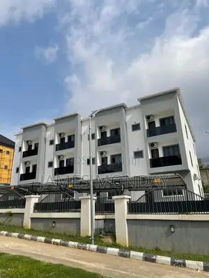 4bdrm Townhouse / Terrace in Estate Craft Ng, Guzape District for rent