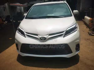 Toyota Sienna 2017 White