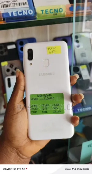 Samsung Galaxy A20e 32 GB White