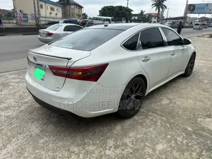 Toyota Avalon XLE FWDSedan (3.6L 6cyl 6A) 2016 White
