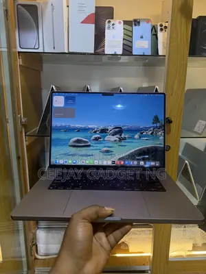 Laptop Apple MacBook Pro 2021 M1 32GB Apple M1 Pro SSD 1T