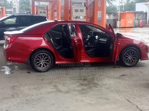 Toyota Camry XLE 4dr Sedan (2.5L 4cyl 6A) 2013 Pearl