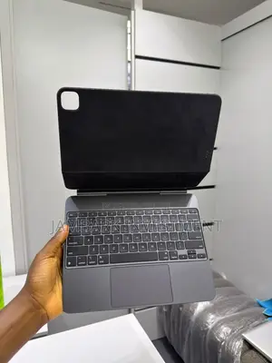 Apple Magic Keyboard 13” (M4 M5)
