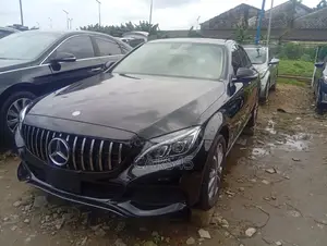 Mercedes-Benz C300 2016 Black