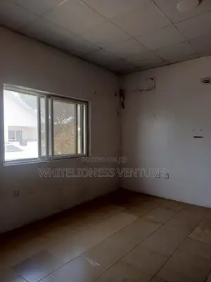 Mini Flat in Chevron for rent