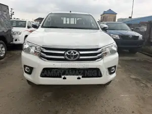 Toyota Hilux 2020 White
