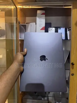 Laptop Apple MacBook Pro 2023 M3 Max 64GB Apple M3 Max SSD 1T