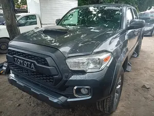 Toyota Tacoma 2018 Gray