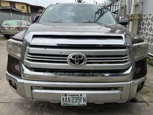 Toyota Tundra 1794 5.7L V8 w/FFV 4x4 CrewMax 5.6 ft. box 145.7 in. WB Brown