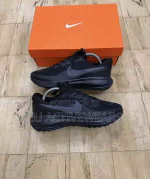Nike Revolution 8