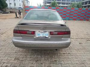 Toyota Camry 2000 Gray