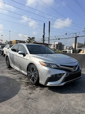 Toyota Camry 2020 Silver