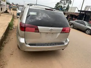 Toyota Sienna 2005 Brown
