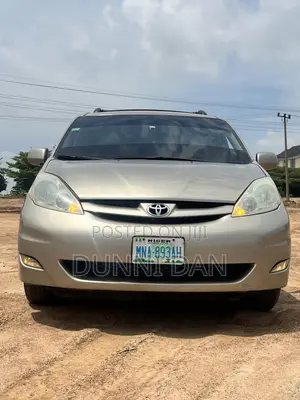 Toyota Sienna XLE Limited FWD 2006 Gold