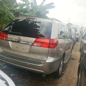 Toyota Sienna 2005 Gold