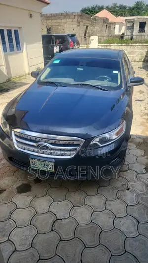 Ford Taurus SE 2011 Black