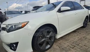 Toyota Camry SE 4dr Sedan (2.5L 4cyl 6A) 2013 White