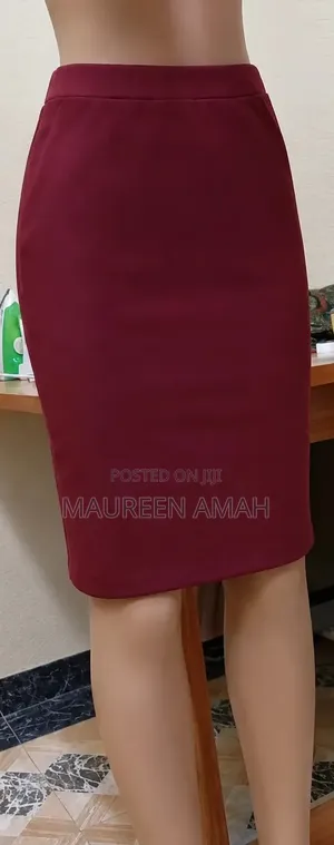 Stylish High-Waist Skirt – Available in Different Sizes